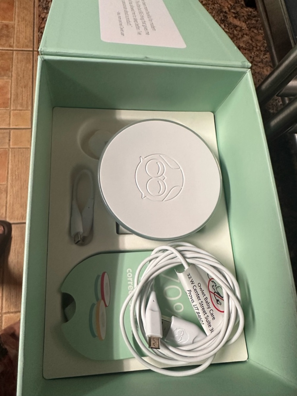 White Owl Logo Wireless Charger with USB Cable
